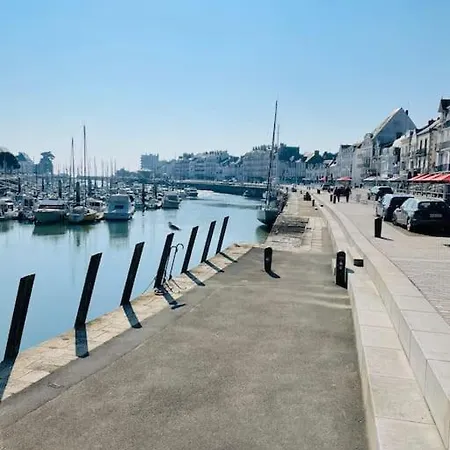 Daire Vue Port De Plaisance : Le Voilier La Baule