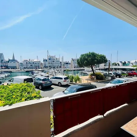 Daire Vue Port De Plaisance : Le Voilier
