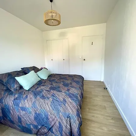 Vue Port De Plaisance : Le Voilier La Baule