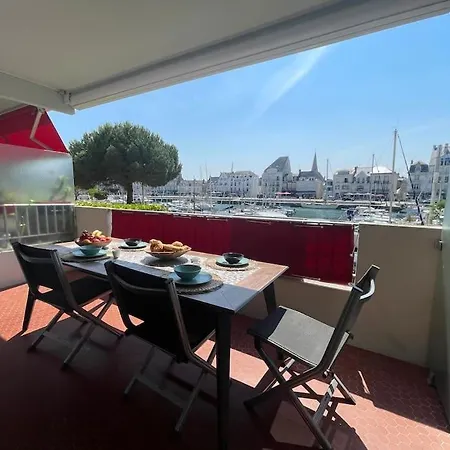 Vue Port De Plaisance : Le Voilier La Baule