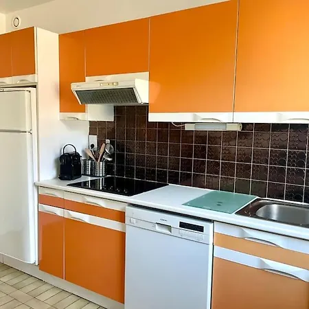 Vue Port De Plaisance : Le Voilier La Baule