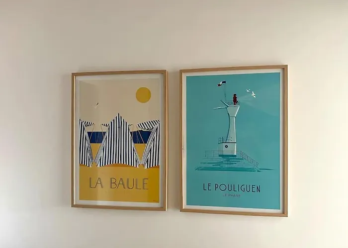 Vue Port De Plaisance : Le Voilier *