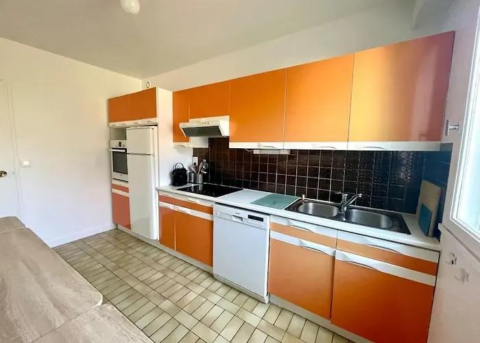 Vue Port De Plaisance : Le Voilier La Baule